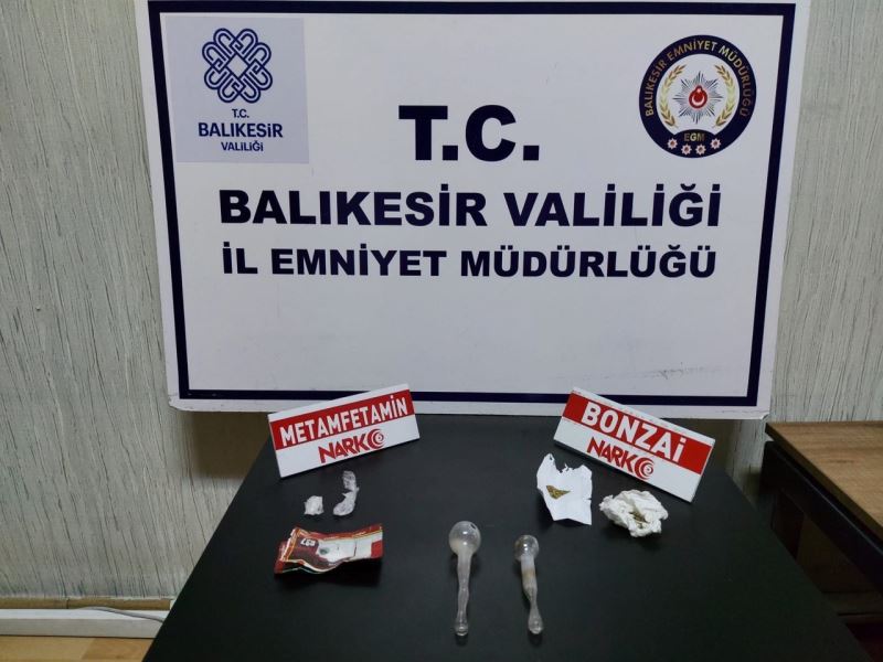 Balıkesir’de polisten 12 uyuşturucu şüphelisine gözaltı

