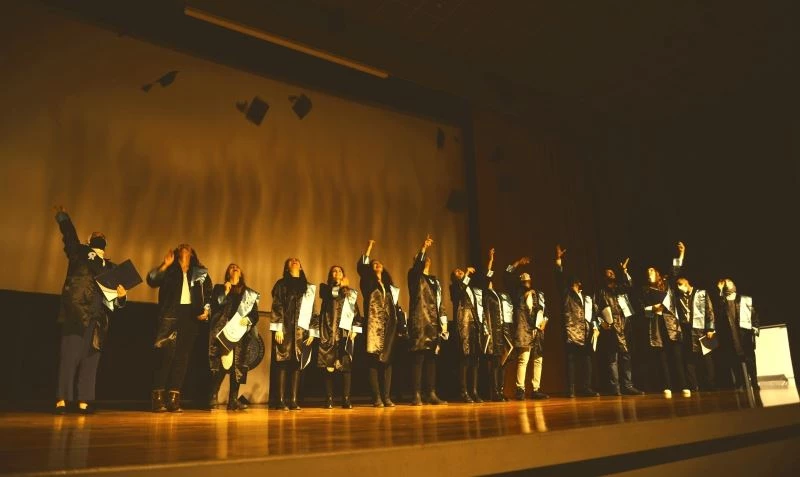 Atçılık meslek yüksekokulunda mezuniyet sevinci
