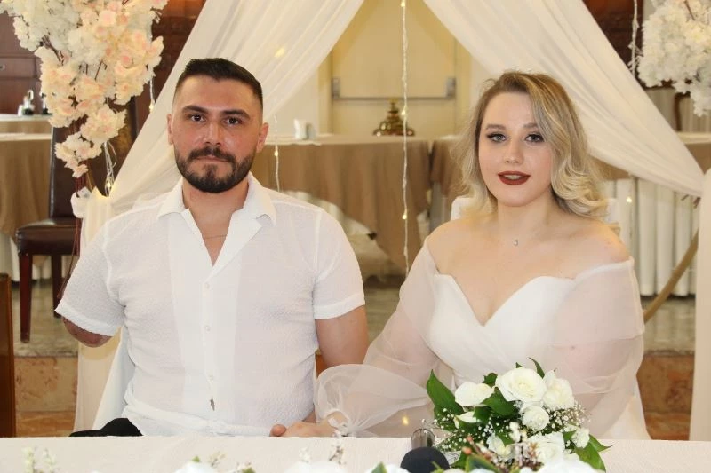 Pençe-Şimşek operasyonu gazisi Yüzer, hastanede evlendi
