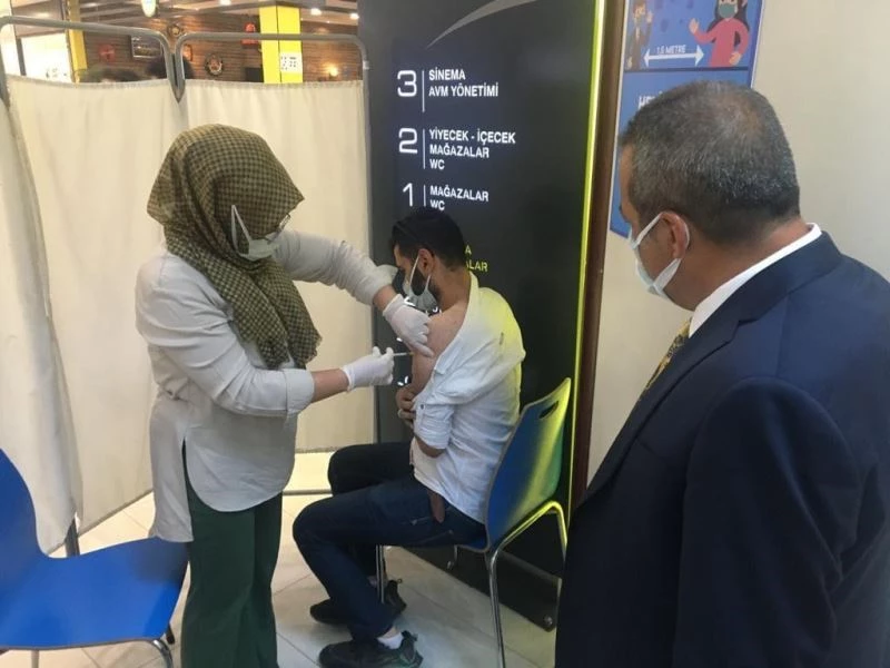 İl Sağlık Müdürü Cahit Polat, “Elazığ genelinde hedef nüfusun yaklaşık yarısı aşılandı”
