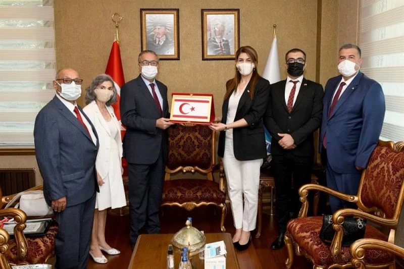 KKTC Mersin Başkonsolosu Zalihe Mendeli, Mersin Valisi Su