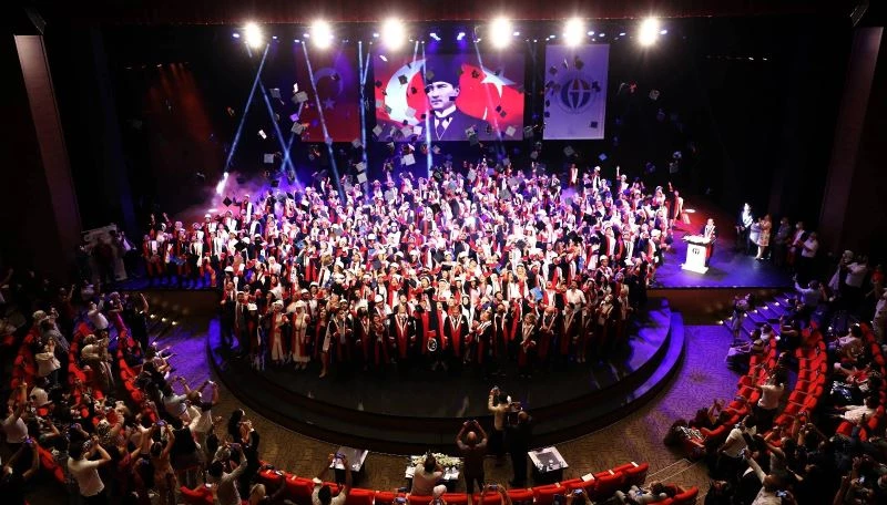 Geleceğin mühendislerinin kep atma heyecanı
