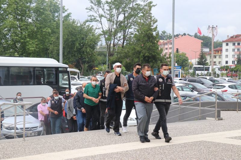 Bolu’da cezaları onanan 8 FETÖ şüphelisi adliyeye sevk edildi
