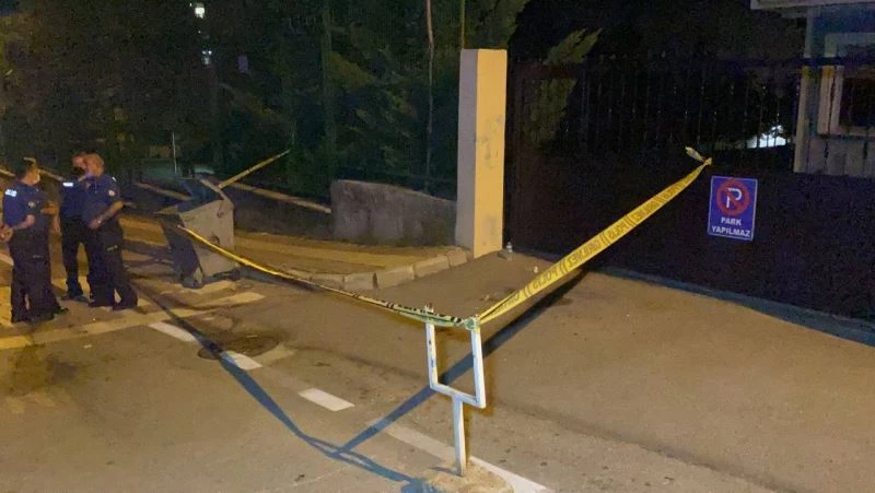 Otomobilden açılan ateşle yaralandı, yanındaki çöp kutusunda uyuşturucu bulundu
