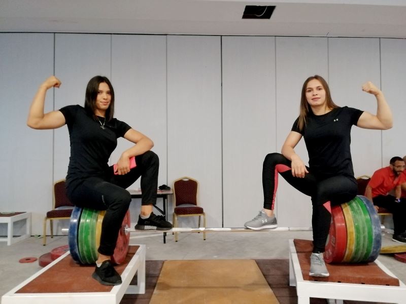 3 ülkenin halter milli takım sporcuları Tokyo Olimpiyatlarına Kemer’de hazırlanıyor
