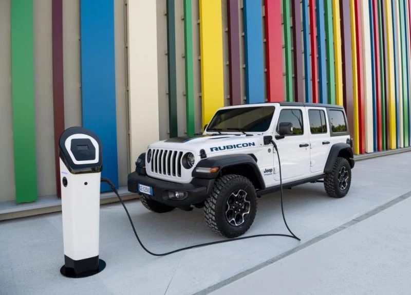 Jeep Wrangler artık elektrikli