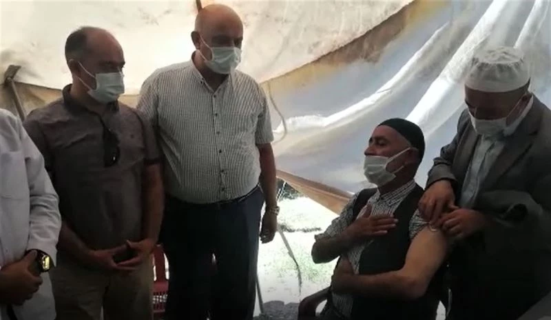 Aşı yaptıran kanaat önderlerinden Seyyid Hasan Semir Haşemi: “Her Müslüman aşısını yaptırmalıdır”
