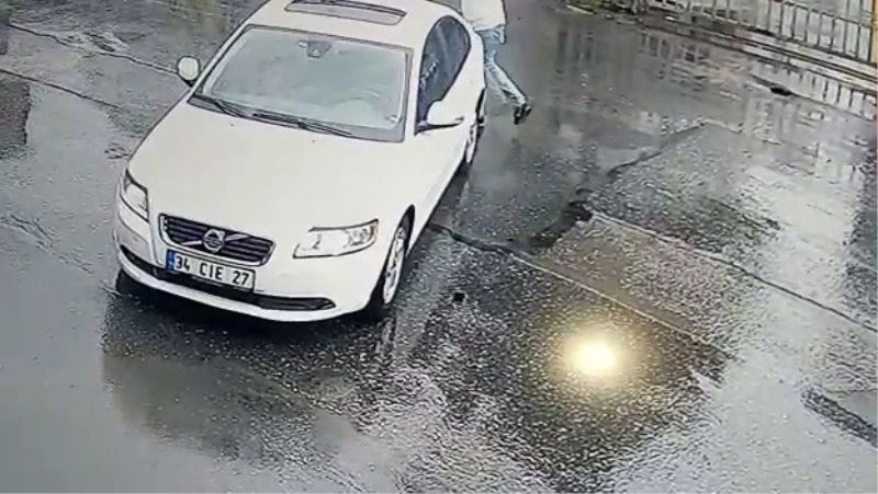 (Özel) Hışımla aracından indi, düşürdüğü telefonun üzerinden geçti
