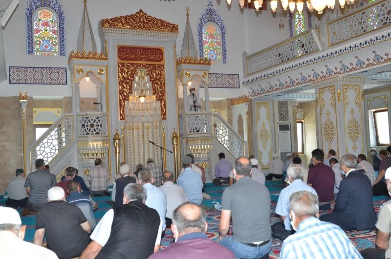Şeyh Şaban-ı Veli Cami’nde ilk cuma namazı kılındı
