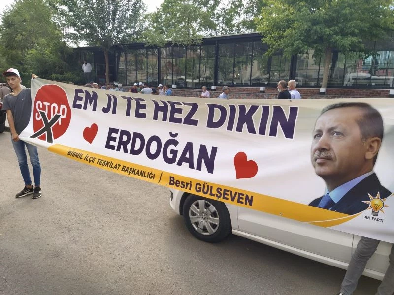 Erdoğan’ın Diyarbakır ziyaretinde açılan destek pankartı ilgi çekti
