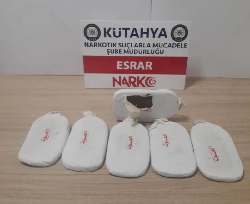 Kütahya’da bin 255,61 gram plaka esrar ele geçirildi
