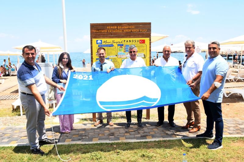 Kemer Belediyesi tarihinde ilk defa bir plajına ‘mavi bayrak’ aldı
