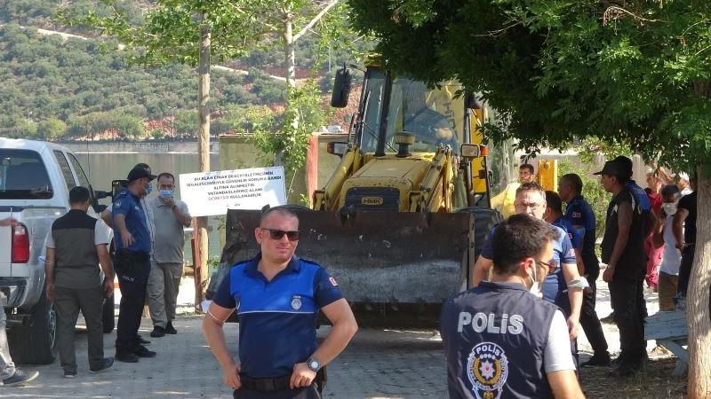 Kaş’ta kıyı işgali yapan işletme yıkıldı, plaj vatandaşa ücretsiz açıldı
