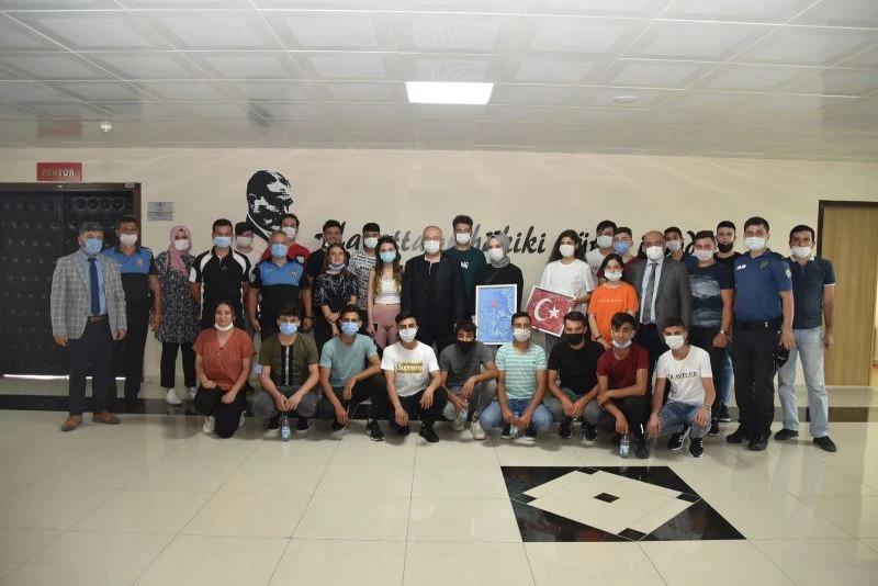 Rektör Namık Ak, öğrencileri dinledi
