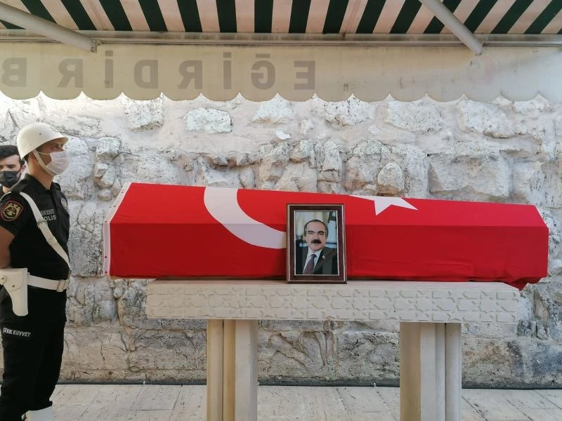 Eski Vali Coş, memleketi Eğirdir’de toprağa verildi
