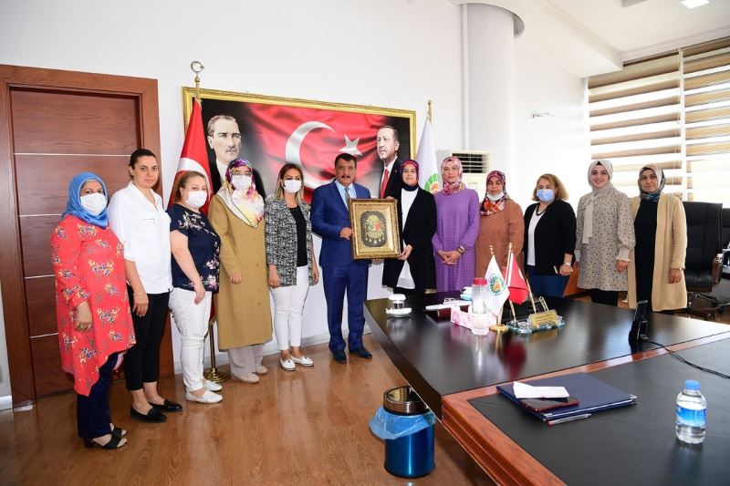 AK Parti Malatya Kadın Kolları’ndan Başkan Gürkan’a ziyaret
