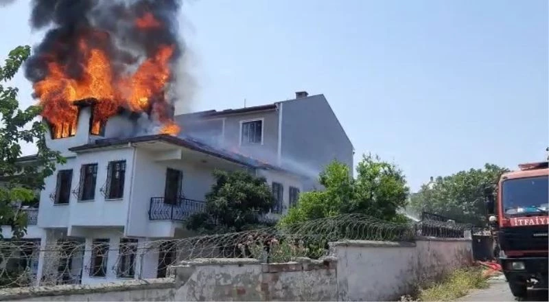 Yemek molası verdiği esnada, tamir ettiği çatısı yandı
