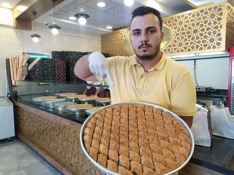 100 fidan bağışı yapana bir kilo baklava bedava
