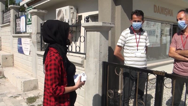 Bir dakika ile sınava alınmayan bayan aday, görevlilere dakikalarca dil döktü
