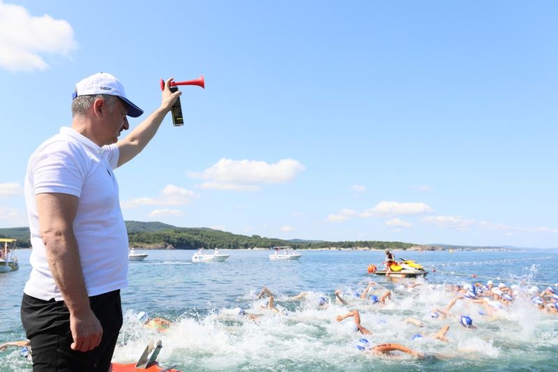 550 sporcu mavi bayraklı plajda şampiyonaya kulaç açtı
