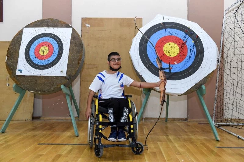Özel çocuk Eren Demir’in hedefi, Mete Gazoz gibi okçulukta şampiyon olmak
