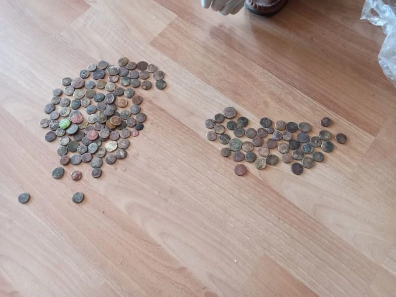 Polisi gören tarihi eser kaçakçısı karı-koca, tarihi eserleri klozete attı
