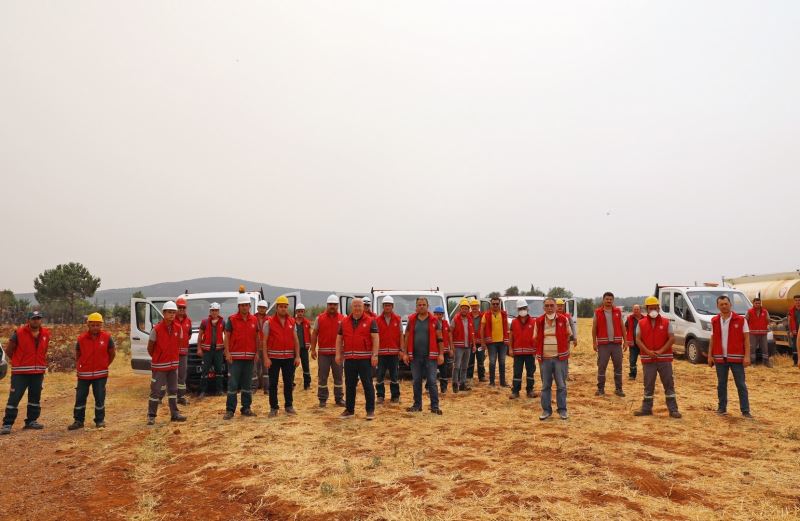 Menteşe Belediyesi, yangınlarda sahadaki ekiplerin ihtiyaçlarını karşılıyor
