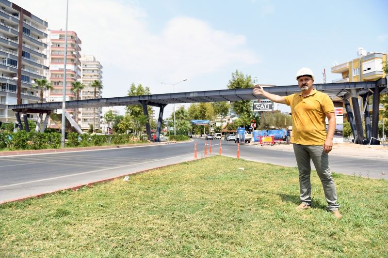 Mersin Büyükşehir Belediyesi, bir üstgeçit daha yapıyor

