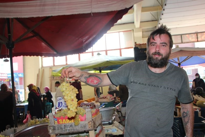 Vatandaşlardan çekirdeksiz üzüme yoğun ilgi
