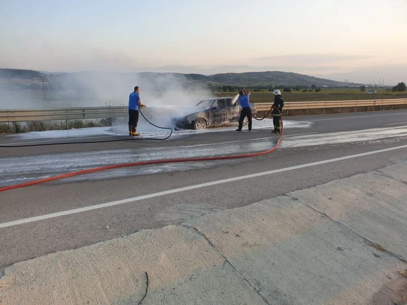 Tamirden çıkan otomobil alev alev yandı
