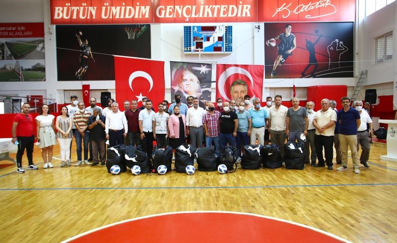 Bayraklı’daki 16 amatör spor kulübüne toplam 275 bin liralık destek
