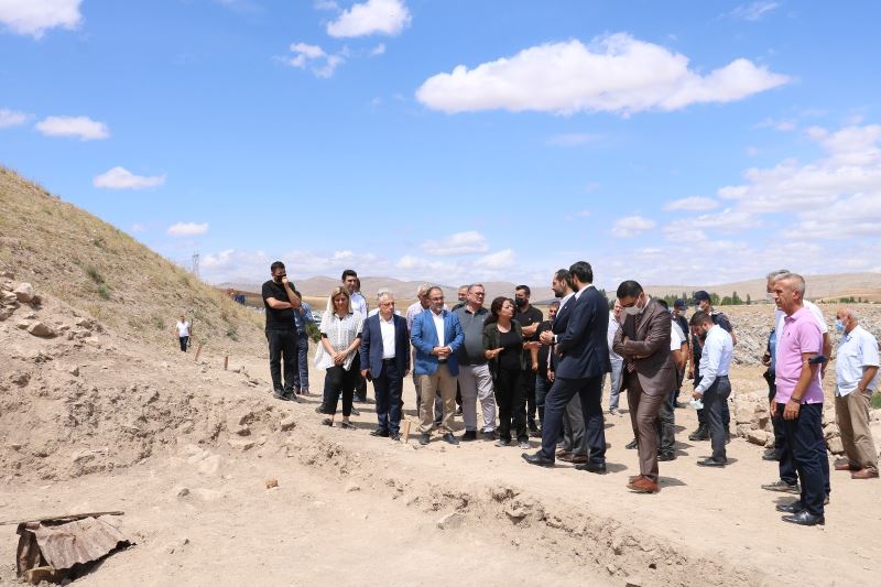 Yassıhöyük’te 3 bin 500 yıllık tarih gün yüzüne çıkıyor
