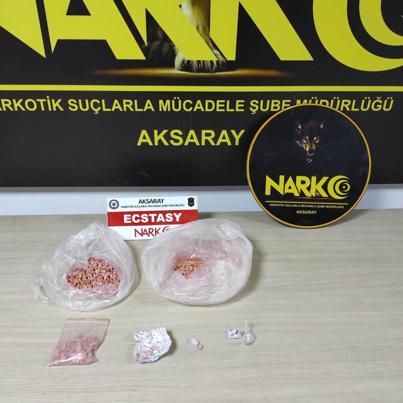 Aksaray’da narkotik polisinden sokak satıcılarına operasyon: 2 gözaltı
