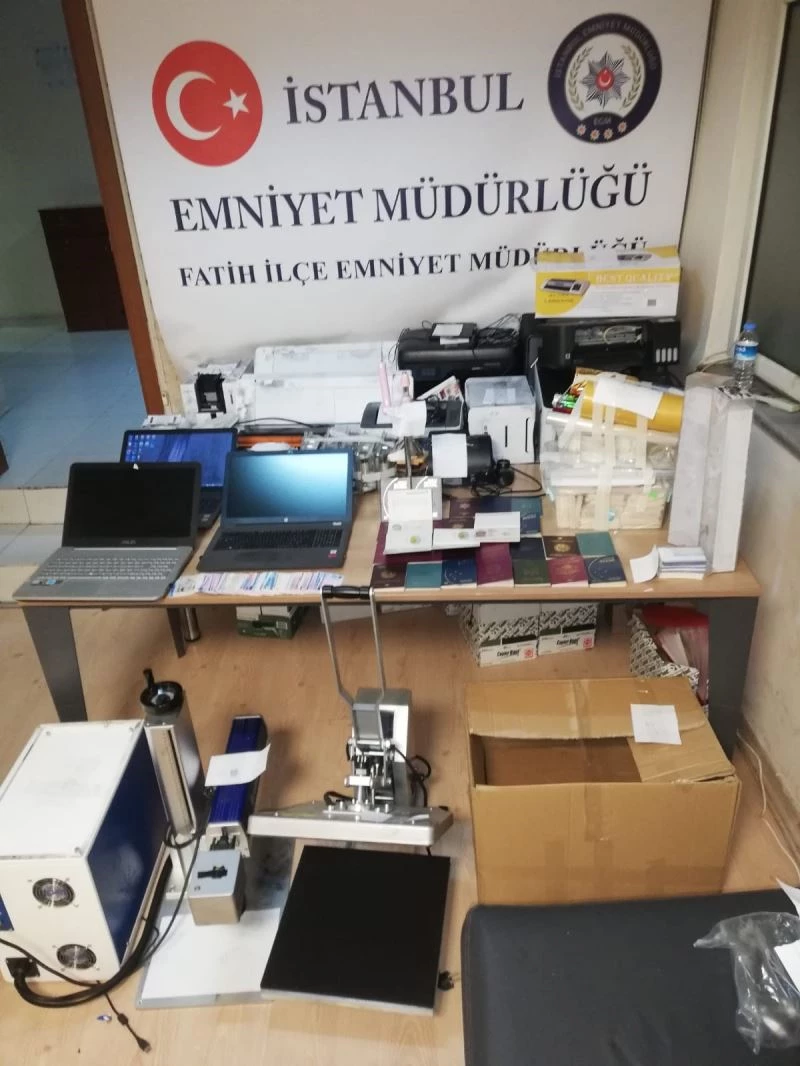 Sahte pasaport ve kimlik yapan şahıslara operasyon
