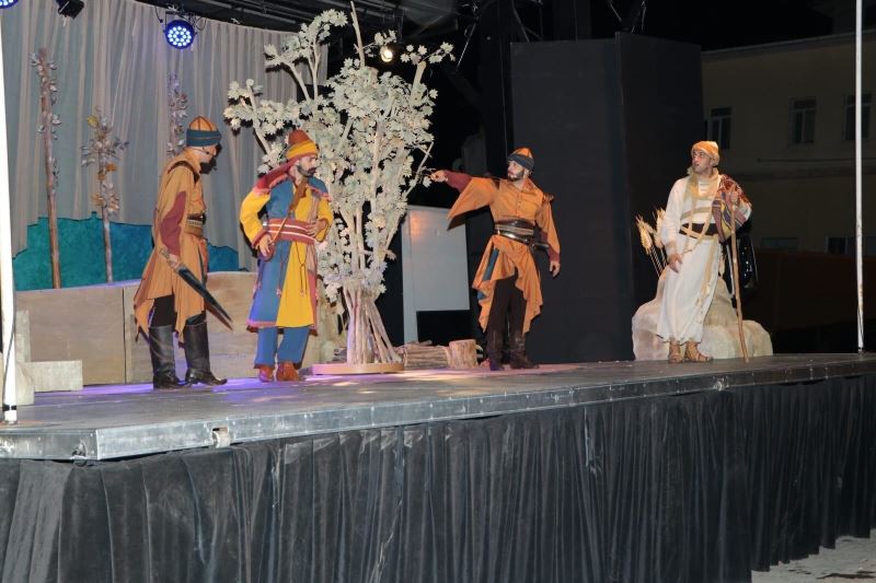Yunus’la Yürürken” isimli tiyatro Simav’da sahnelendi
