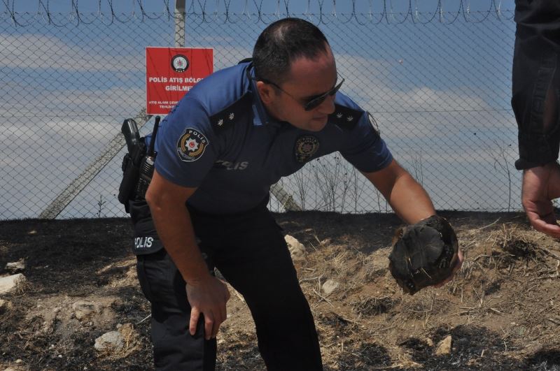 Atış poligonunda çıkan yangında kaplumbağayı yanmaktan polisler kurtardı
