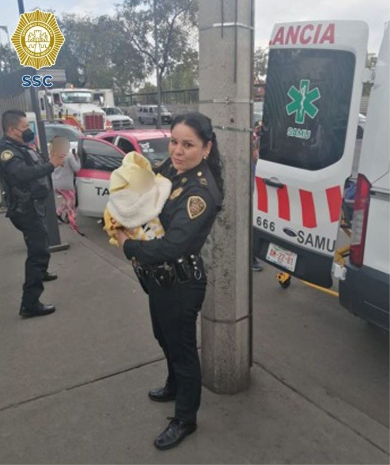 Mexico City’de takside sancısı tutan hamile kadına polis doğum yaptırdı
