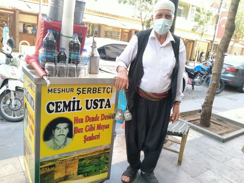 Diyarbakır sıcağının vazgeçilmeyen lezzeti: Meyan kökü şerbeti
