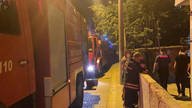 Açık unutulan vantilatör mutfağı yaktı, 3 kişi dumandan etkilendi

