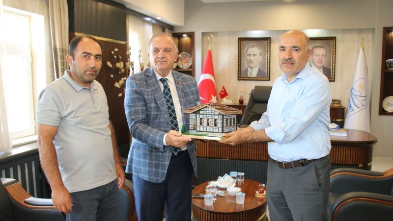 Arhavi Belediye Başkanı Kurdoğlu’ndan Edremit Belediyesine teşekkür ziyareti
