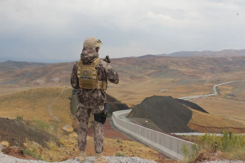 İran sınırındaki duvarlar yükseliyor

