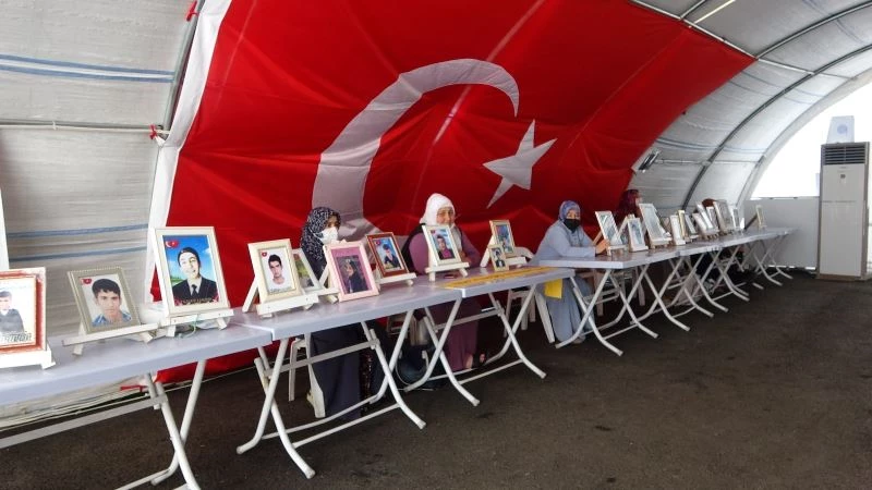 Evlat hasreti çeken anne Elhaman: “HDP’nin bir kapısı Kandil’e diğer kapısı meclise açılıyor”
