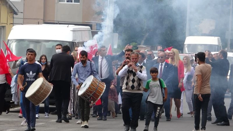 Yenilik Partisi Genel Başkanı Başkanı Yılmaz’a davul-zurna ve meşaleli karşılama

