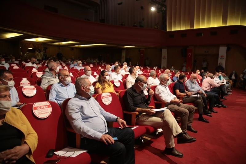 Adana Büyükşehir Belediyesi ağustos ayı meclis toplantısının son oturumu yapıldı