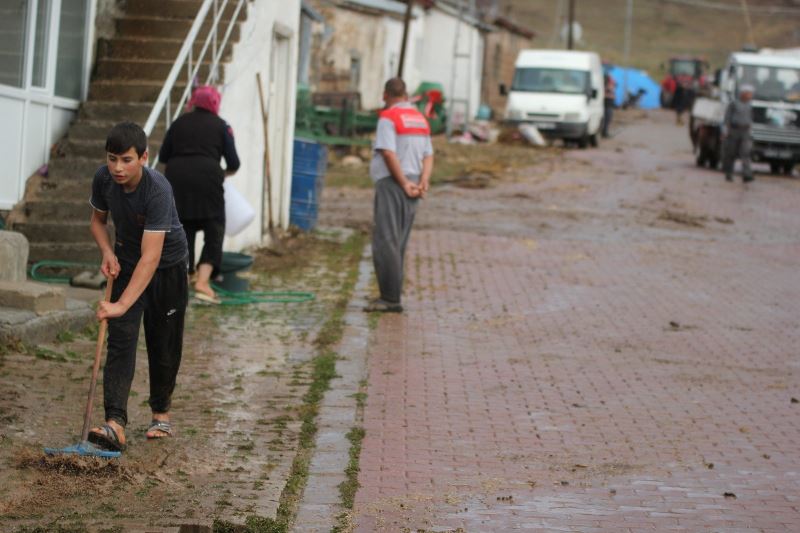 (Özel) Kayseri’de 50 haneli mahalleyi sel bastı
