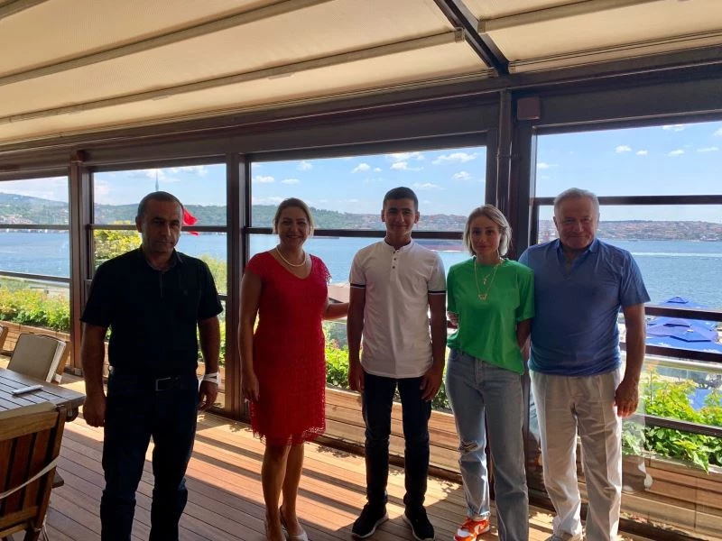 Babasının hastalığı için geliştirdiği omurga aparatı  ’Genç Girişimciler’ yarışmasında ödül getirdi
