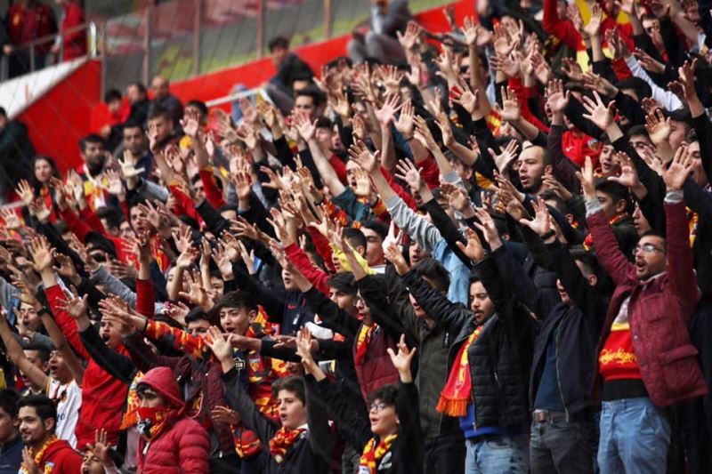 Kayserispor taraftarından aşılı kombine taraftarına 5 bin forma
