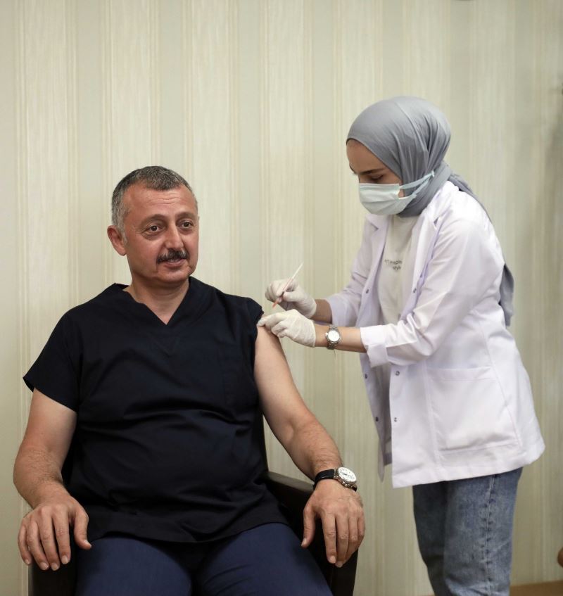 Üçüncü doz aşısını başkan, Kocaelileri aşı olmaya davet etti
