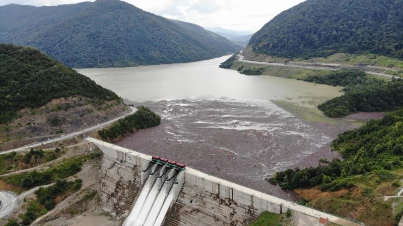 Selin getirdiği ağaçlar Kirazlı Barajı’nı doldurdu
