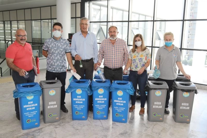 Mezitli Belediyesinde çöpler kaynağında ayrıştırılıyor
